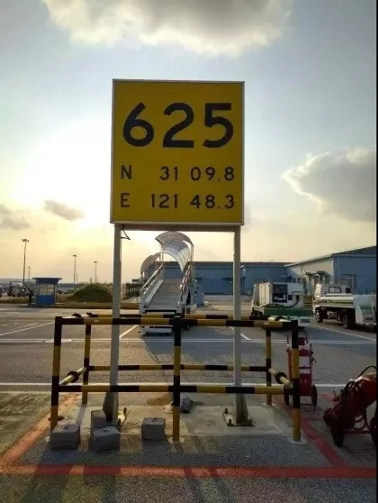 Adaptive transformation of the part of the apron at Shanghai Pudong International Airport